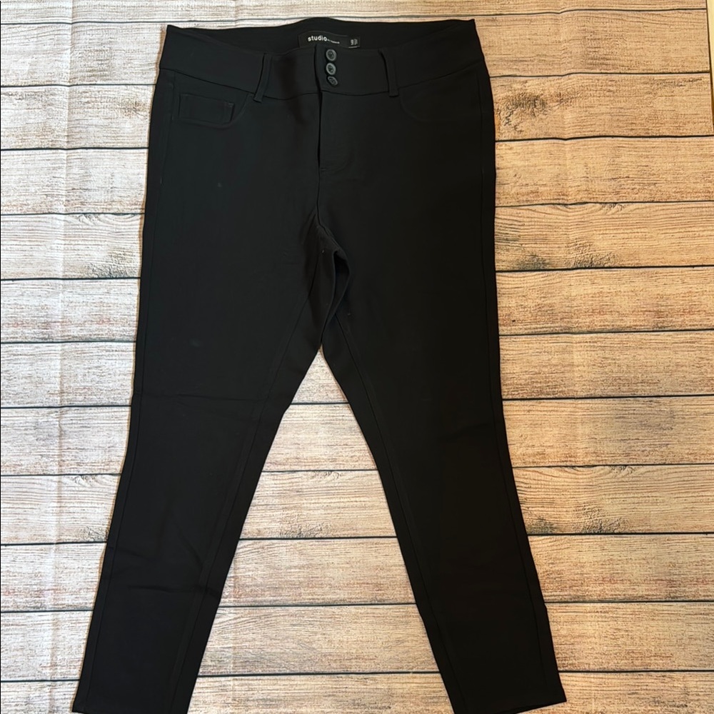 Torrid Black Studio skinny pants size 14